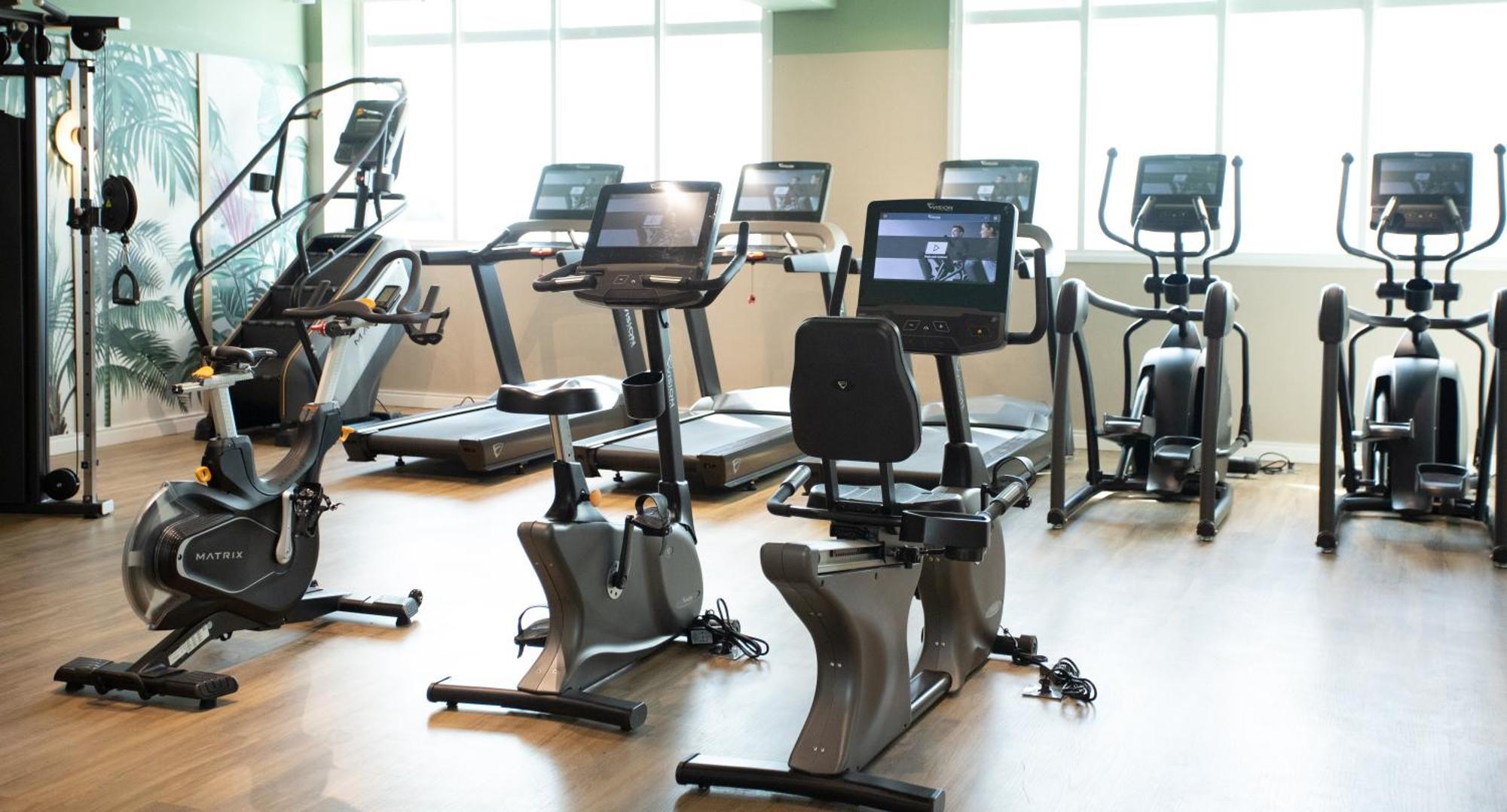 Grand Mercure Rio De Janeiro Copacabana Esterno foto A selection of exercise machines